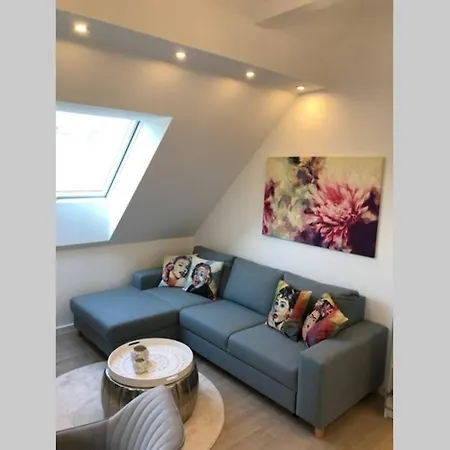 아파트 Schicke Landhauswohnung Mit Dachterrasse 코니그스빈터